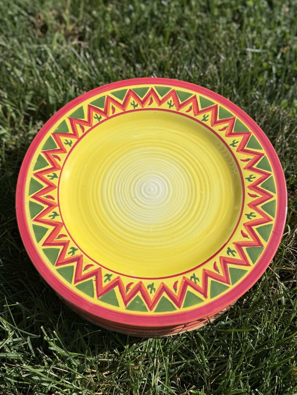 Oneida Kitchen "La Fiesta" dinner plates. Set of 7